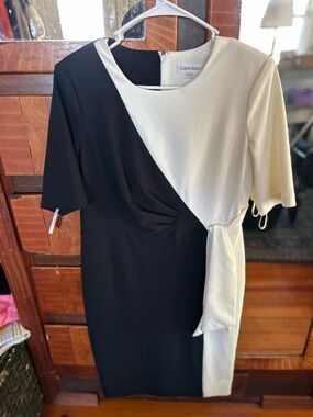 Calvin Klein Black & Cream Diagonal Color-Block Sheath Dress